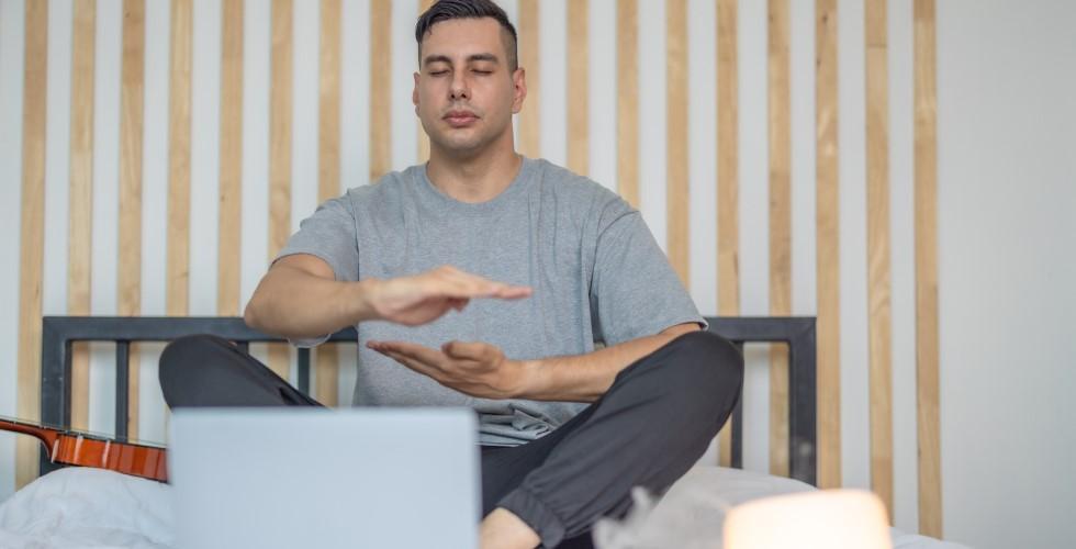 Meditando usando respiracion consciente continua